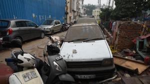Abandoned cars and vehicles seen parked outside a residential area at Nizamuddin in New Delhi.(Sanchit Khanna/HT PHOTO) Abandoned cars and vehicles seen parked outside a residential area at Nizamuddin in New Delhi.(Sanchit Khanna/HT PHOTO)