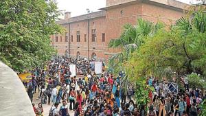 DU student, protesting against 39-storey building in campus, calls off hunger strike. (Representational image)(HT file) DU student, protesting against 39-storey building in campus, calls off hunger strike. (Representational image)(HT file)