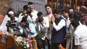 BJP leader Devendra Fadnavis pays tributes to Shiv Sena founder Bal Thackeray at his memorial at Mumbai’s Shivaji Park on Sunday.(Kunal Patil/HT Photo) BJP leader Devendra Fadnavis pays tributes to Shiv Sena founder Bal Thackeray at his memorial at Mumbai’s Shivaji Park on Sunday.(Kunal Patil/HT Photo)