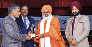 Delhi high court judge Suresh Kumar Kait felicitating river conservationist Balbir Singh Seechewal as Himachal Pradesh high court chief justice Lingappa Narayana Swamy and Chandigarh University chancellor Satnam Singh Sandhu (extreme right) look on at Chandigarh University in Mohali on Sunday.(HT PHOTO) Delhi high court judge Suresh Kumar Kait felicitating river conservationist Balbir Singh Seechewal as Himachal Pradesh high court chief justice Lingappa Narayana Swamy and Chandigarh University chancellor Satnam Singh Sandhu (extreme right) look on at Chandigarh University in Mohali on Sunday.(HT PHOTO)