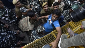 Hundreds of students of Delhi’s Jawaharlal Nehru University (JNU) were stopped and several detained on Monday(Sanjeev Verma/HT Photo) Hundreds of students of Delhi’s Jawaharlal Nehru University (JNU) were stopped and several detained on Monday(Sanjeev Verma/HT Photo)