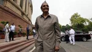 Senior Congress leader and Rajya Sabha MP Dr Karan Singh arrive for attending parliament Monsoon Session in New Delhi on July 25, 2016.(Sonu Mehta/ Hindustan Times) Senior Congress leader and Rajya Sabha MP Dr Karan Singh arrive for attending parliament Monsoon Session in New Delhi on July 25, 2016.(Sonu Mehta/ Hindustan Times)