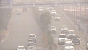 Monitoring agencies had earlier warned that the pollution levels are likely to spike from Wednesday as the wind speed is expected to slow down and cloud cover is likely to return.(ANI / Twitter) Monitoring agencies had earlier warned that the pollution levels are likely to spike from Wednesday as the wind speed is expected to slow down and cloud cover is likely to return.(ANI / Twitter)