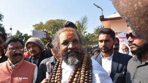 Computer Baba has accused the MP government of failing to check illegal mining of sand from the banks of Narmada river(Mujeeb Faruqui/HT Photo/File) Computer Baba has accused the MP government of failing to check illegal mining of sand from the banks of Narmada river(Mujeeb Faruqui/HT Photo/File)