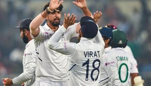 Kolkata: Indian bowler Ishant Sharma celebrates with skipper Virat Kohli )(PTI) Kolkata: Indian bowler Ishant Sharma celebrates with skipper Virat Kohli )(PTI)