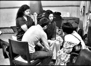 Wilayat Mahal (left) and her children received visitors in a waiting room of the New Delhi Railway Station in 1975.(N Thyagarajan / HT Archives) Wilayat Mahal (left) and her children received visitors in a waiting room of the New Delhi Railway Station in 1975.(N Thyagarajan / HT Archives)