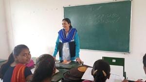 Sunita Chawla, who is an Urdu lecturer at the government college in Sangod town of Kota district, teaching a class.(HT Photo)