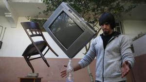 Mohammed al-Shenbari demonstrates to balance objects using what he calls a mix of mind and body, in the yard of his home in Beit Hanoun, northern Gaza Strip.(AP) Mohammed al-Shenbari demonstrates to balance objects using what he calls a mix of mind and body, in the yard of his home in Beit Hanoun, northern Gaza Strip.(AP)