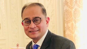 In the video, Chakravorty, who spoke in a mixture of Hindi and English, is shown saying he would express some personal views and then give the “government’s position” on the issue of Jammu & Kashmir.(Photo: Twitter/ Sandeep Chakravorty) In the video, Chakravorty, who spoke in a mixture of Hindi and English, is shown saying he would express some personal views and then give the “government’s position” on the issue of Jammu & Kashmir.(Photo: Twitter/ Sandeep Chakravorty)