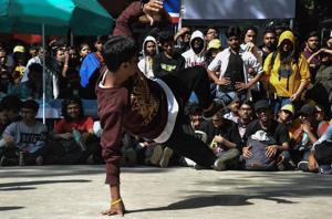 A student performs in a b-boying battle at IIT-Bombay’s Mood Indigo. The festival also had a Snapchat filter-making contest, and will have a vine-making competition in its next edition. A student performs in a b-boying battle at IIT-Bombay’s Mood Indigo. The festival also had a Snapchat filter-making contest, and will have a vine-making competition in its next edition.