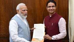 Darjeeling’s BJP MP Raju Bista at his meeting with Prime Minister Narendra Modi on Wednesday.(https://twitter.com/RajuBistaBJP) Darjeeling’s BJP MP Raju Bista at his meeting with Prime Minister Narendra Modi on Wednesday.(https://twitter.com/RajuBistaBJP)