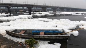 Delhi air pollution creates toxic foam on Yamuna river Kalindi Kunj at in New Delhi (Photo by Mohd Zakir/ Hindustan Times)(Hindustan Times) Delhi air pollution creates toxic foam on Yamuna river Kalindi Kunj at in New Delhi (Photo by Mohd Zakir/ Hindustan Times)(Hindustan Times)