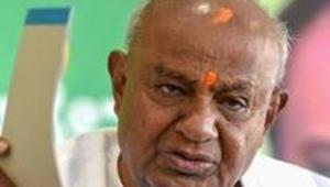 Former Prime Minister HD Deve Gowda wants JDS to play a ‘decisive role’ after Karnataka bypolls.(PTI Photo/File) Former Prime Minister HD Deve Gowda wants JDS to play a ‘decisive role’ after Karnataka bypolls.(PTI Photo/File)