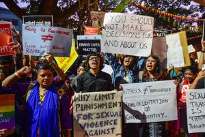 LGBTQI members and their supporters raise slogans against the central government over the passage of transgender bill.(PTI Photo) LGBTQI members and their supporters raise slogans against the central government over the passage of transgender bill.(PTI Photo)