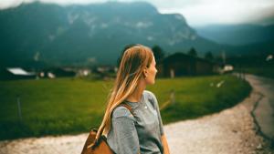 Heading out on a vacation? Here are tips to choose your jewellery for those Insta-worthy looks.(Pexels) Heading out on a vacation? Here are tips to choose your jewellery for those Insta-worthy looks.(Pexels)
