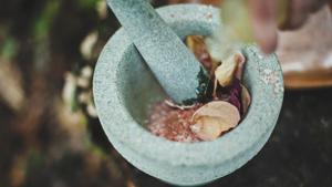 Choose the right face oil according to your skin type.(Unsplash) Choose the right face oil according to your skin type.(Unsplash)