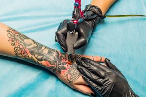 Skin tone is important when planning a tattoo. Because melanin acts as a filter, bright colours such as reds, sky blues and yellows won’t look as you expect them to.(iStockphoto) Skin tone is important when planning a tattoo. Because melanin acts as a filter, bright colours such as reds, sky blues and yellows won’t look as you expect them to.(iStockphoto)