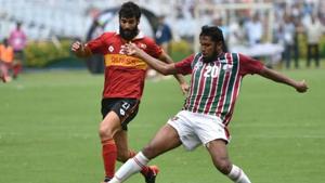 Suhair VP (20) of Mohun Bagan and Marti Crepsi (21) of East Bengal in action during their Calcutta Football League 2019 match at Salt Lake stadium.(Samir Jana / Hindustan Times) Suhair VP (20) of Mohun Bagan and Marti Crepsi (21) of East Bengal in action during their Calcutta Football League 2019 match at Salt Lake stadium.(Samir Jana / Hindustan Times)