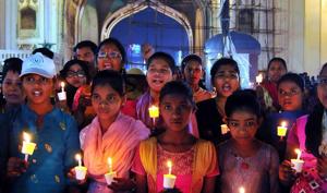 People hold a candlelight march and protest against the rape and murder of a veterinary doctor in Hyderabad.(STYLE PHOTO SERVICE.) People hold a candlelight march and protest against the rape and murder of a veterinary doctor in Hyderabad.(STYLE PHOTO SERVICE.)