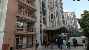 The couple jumped to death from the 7th floor of the high rise in Indirapuram, Ghaziabad, on the morning of December 3, 2019.(Sakib Ali / HT Photo) The couple jumped to death from the 7th floor of the high rise in Indirapuram, Ghaziabad, on the morning of December 3, 2019.(Sakib Ali / HT Photo)