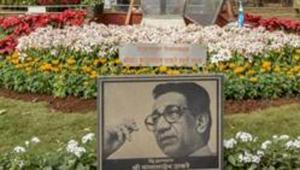 A man cleans glass of makeshift memorial of to Bal Thackeray on the eve of his birth anniversary at Shivaji Park, Dadar in Mumbai, India, on Tuesday, January 22, 2019.(Kunal Patil / HT File) A man cleans glass of makeshift memorial of to Bal Thackeray on the eve of his birth anniversary at Shivaji Park, Dadar in Mumbai, India, on Tuesday, January 22, 2019.(Kunal Patil / HT File)