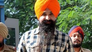 Patiala ::: Ht Punjab ::: Balwant Singh in Patiala court ::: caption ::: Balwant Singh Rajoana been produced in district court Patiala. Ht File photo.(HT FILE Photo) Patiala ::: Ht Punjab ::: Balwant Singh in Patiala court ::: caption ::: Balwant Singh Rajoana been produced in district court Patiala. Ht File photo.(HT FILE Photo)