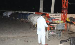 Over 25 shops, which are operating from the temple complex, will be shifted to a new building in a nearby area in Patiala.(HT PHOTO) Over 25 shops, which are operating from the temple complex, will be shifted to a new building in a nearby area in Patiala.(HT PHOTO)