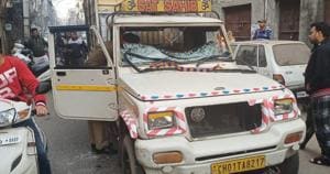 The pick-up jeep that was vandalised by local residents after it ran over a seven-year-old boy in Ludhiana on Wednesday morning. The jeep driver fled, leaving behind the vehicle.(HT Photo) The pick-up jeep that was vandalised by local residents after it ran over a seven-year-old boy in Ludhiana on Wednesday morning. The jeep driver fled, leaving behind the vehicle.(HT Photo)