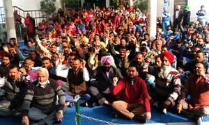 Sanitation workers resumed work on Wednesday after the Patiala MC agreed on their demands of suspending a clerk for lodging ‘false’ complaint against two sanitary inspectors.(HT PHOTO) Sanitation workers resumed work on Wednesday after the Patiala MC agreed on their demands of suspending a clerk for lodging ‘false’ complaint against two sanitary inspectors.(HT PHOTO)