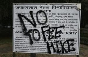 Graffiti that says 'No To Fee Hike' is seen as students protest at Jawaharlal Nehru University in New Delhi(Biplov Bhuyan/HT PHOTO) Graffiti that says 'No To Fee Hike' is seen as students protest at Jawaharlal Nehru University in New Delhi(Biplov Bhuyan/HT PHOTO)