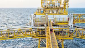 Iran’s president said on Sunday his country will depend less on oil revenue next year, in a new budget that is designed to resist crippling U.S. trade embargoes.(Bloomberg) Iran’s president said on Sunday his country will depend less on oil revenue next year, in a new budget that is designed to resist crippling U.S. trade embargoes.(Bloomberg)