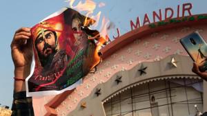 Rashtriya Loktantrik Party and members of the Jat community burn poster of the film Panipat outside Raj Mandir in Jaipur on Monday.(HIMANSHU VYAS/HT PHOTO.) Rashtriya Loktantrik Party and members of the Jat community burn poster of the film Panipat outside Raj Mandir in Jaipur on Monday.(HIMANSHU VYAS/HT PHOTO.)