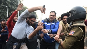 JNU students protest lathi charge at Bhika ji chowk in Delhi. (Photo: Vipin Kumar/HT) JNU students protest lathi charge at Bhika ji chowk in Delhi. (Photo: Vipin Kumar/HT)