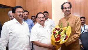 Bharatiya Janata Party leader Eknath Khadse met Maharashtra CM Uddhav Thackeray, at Vidhan Bhavan in Mumbai on Tuesday.(ANI photo) Bharatiya Janata Party leader Eknath Khadse met Maharashtra CM Uddhav Thackeray, at Vidhan Bhavan in Mumbai on Tuesday.(ANI photo)