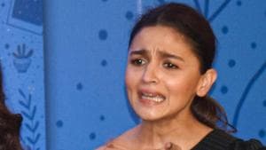 Alia Bhatt tried her best to calm down Mahesh but failed.(PTI) Alia Bhatt tried her best to calm down Mahesh but failed.(PTI)
