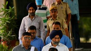 Former promoters of Fortis Healthcare hospital chain Shivinder Singh and his brother Malvinder Singh were arrested by Delhi Police in the second week of October.(HT PHOTO.) Former promoters of Fortis Healthcare hospital chain Shivinder Singh and his brother Malvinder Singh were arrested by Delhi Police in the second week of October.(HT PHOTO.)