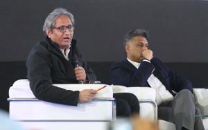Senior journalist Ravish Kumar speaking during a session, Ek Aur Satyagraha Bharat ki Atma Ke Liye, as Anandpur Sahib MP Manish Tewari on the second day of the Military Lit Fest at Lake Club, Sector 1, in Chandigarh on Saturday.(Sanjeev Sharma/HT) Senior journalist Ravish Kumar speaking during a session, Ek Aur Satyagraha Bharat ki Atma Ke Liye, as Anandpur Sahib MP Manish Tewari on the second day of the Military Lit Fest at Lake Club, Sector 1, in Chandigarh on Saturday.(Sanjeev Sharma/HT)