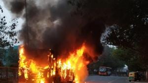 Three public buses and a fire tender were set afire by protestors in South Delhi’s New Friend’s colony on Sunday(HT Photo) Three public buses and a fire tender were set afire by protestors in South Delhi’s New Friend’s colony on Sunday(HT Photo)