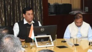 Chief minister Sarbananda Sonowal tweeted about the meeting with Cabinet ministers and others to discuss ‘present situation in Assam’.(Photo Credit: Sarbananda Sonowal/ Twitter) Chief minister Sarbananda Sonowal tweeted about the meeting with Cabinet ministers and others to discuss ‘present situation in Assam’.(Photo Credit: Sarbananda Sonowal/ Twitter)