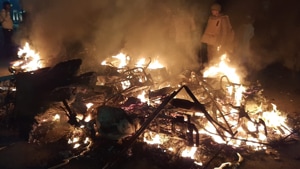 The nikes at police station at Mirza Hadi Chowk in Mau were set on fire by protestors. (Photo: Sudhir Kumar/HT) The nikes at police station at Mirza Hadi Chowk in Mau were set on fire by protestors. (Photo: Sudhir Kumar/HT)