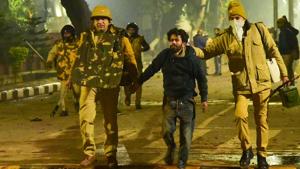 Students at the Aligarh Muslim University started protesting in solidarity with the students of Jamia on the campus of their varsity late on Sunday night.(PTI PHOTO.) Students at the Aligarh Muslim University started protesting in solidarity with the students of Jamia on the campus of their varsity late on Sunday night.(PTI PHOTO.)