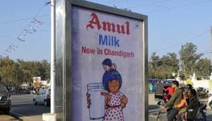 Both the dairy majors – Amul and Mother Dairy –said they pass on 80% of the sales revenue from consumer liquid milk to dairy farmers.(HT File Photo) Both the dairy majors – Amul and Mother Dairy –said they pass on 80% of the sales revenue from consumer liquid milk to dairy farmers.(HT File Photo)