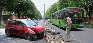 This year, a special drive will be organised by the traffic police against life-threatening offences like speeding, drunken driving, riding without helmet and jumping red-lights.(HT FILE) This year, a special drive will be organised by the traffic police against life-threatening offences like speeding, drunken driving, riding without helmet and jumping red-lights.(HT FILE)