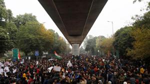 Demonstrators attend a protest against a new citizenship law, outside Jamia Millia Islamia university in New Delhi, on Monday.(Reuters Photo) Demonstrators attend a protest against a new citizenship law, outside Jamia Millia Islamia university in New Delhi, on Monday.(Reuters Photo)