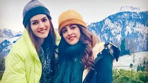 Kriti Sanon’s sister Nupur Sanon recently shared screen space with Akshay Kumar in music video, Filhall. Kriti Sanon’s sister Nupur Sanon recently shared screen space with Akshay Kumar in music video, Filhall.