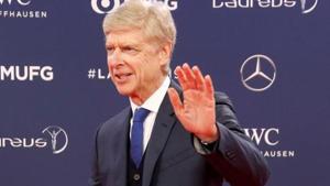 Arsene Wenger gestures as he arrives at the ceremony.(REUTERS) Arsene Wenger gestures as he arrives at the ceremony.(REUTERS)