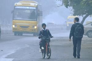 Noida, India-February 06, 2019: School children seen in warm clothes on a cold winter morning, in Noida, India, on Wednesday, February 06, 2019. (Photo by Sunil Ghosh / Hindustan Times) Noida, India-February 06, 2019: School children seen in warm clothes on a cold winter morning, in Noida, India, on Wednesday, February 06, 2019. (Photo by Sunil Ghosh / Hindustan Times)