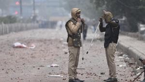 Police personnel adjust their gear during a demonstration against the Citizenship Amendment Act (CAA) at Seelampur in East Delhi, on Tuesday.(Burhaan Kinu/HT Photo) Police personnel adjust their gear during a demonstration against the Citizenship Amendment Act (CAA) at Seelampur in East Delhi, on Tuesday.(Burhaan Kinu/HT Photo)