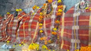 Several devotees make offerings of woollen clothes for the Idols in temples.(IANS) Several devotees make offerings of woollen clothes for the Idols in temples.(IANS)