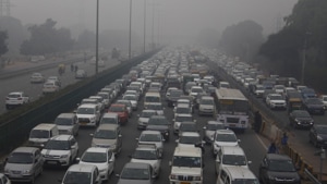 Heavy Traffic jam at Delhi- Gurugram Expressway during Massive jam(Yogendra Kumar / HT Photo) Heavy Traffic jam at Delhi- Gurugram Expressway during Massive jam(Yogendra Kumar / HT Photo)